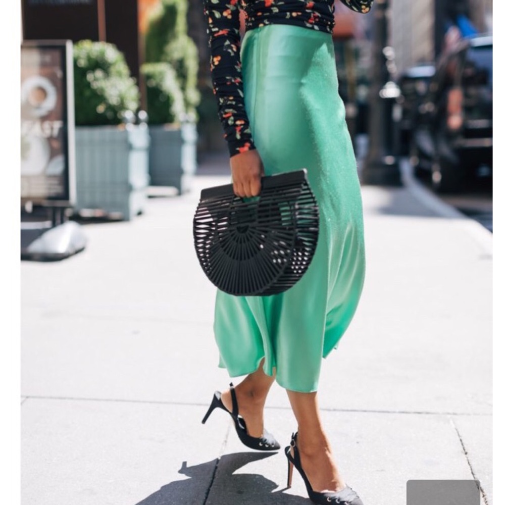 Green satin skirt🍀💚